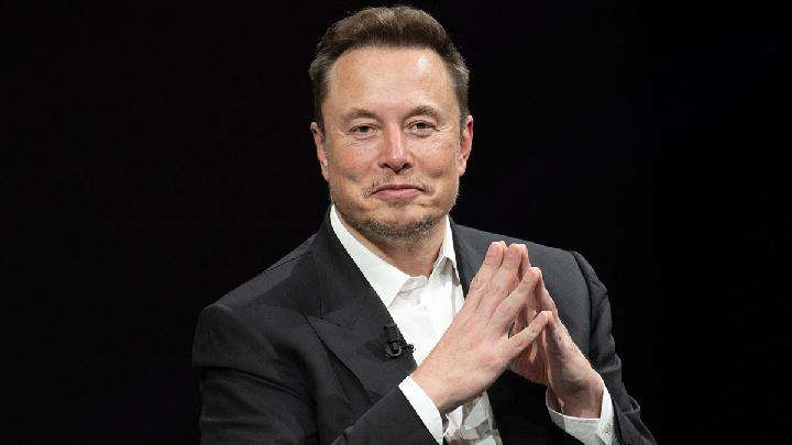 Elon Musk: Inovator Gila, Visioner Masa Depan, dan Pengubah Dunia 2 Elon Musk: Inovator Gila, Visioner Masa Depan, dan Pengubah Dunia 1