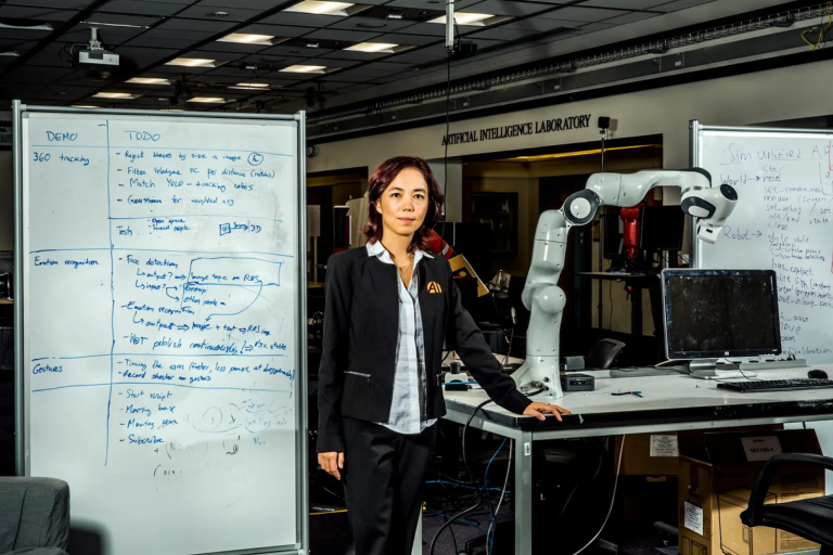 Biografi Fei-Fei Li: Pionir Visi Komputer & Etika AI 1 Biografi Fei-Fei Li: Pionir Visi Komputer & Etika AI 1